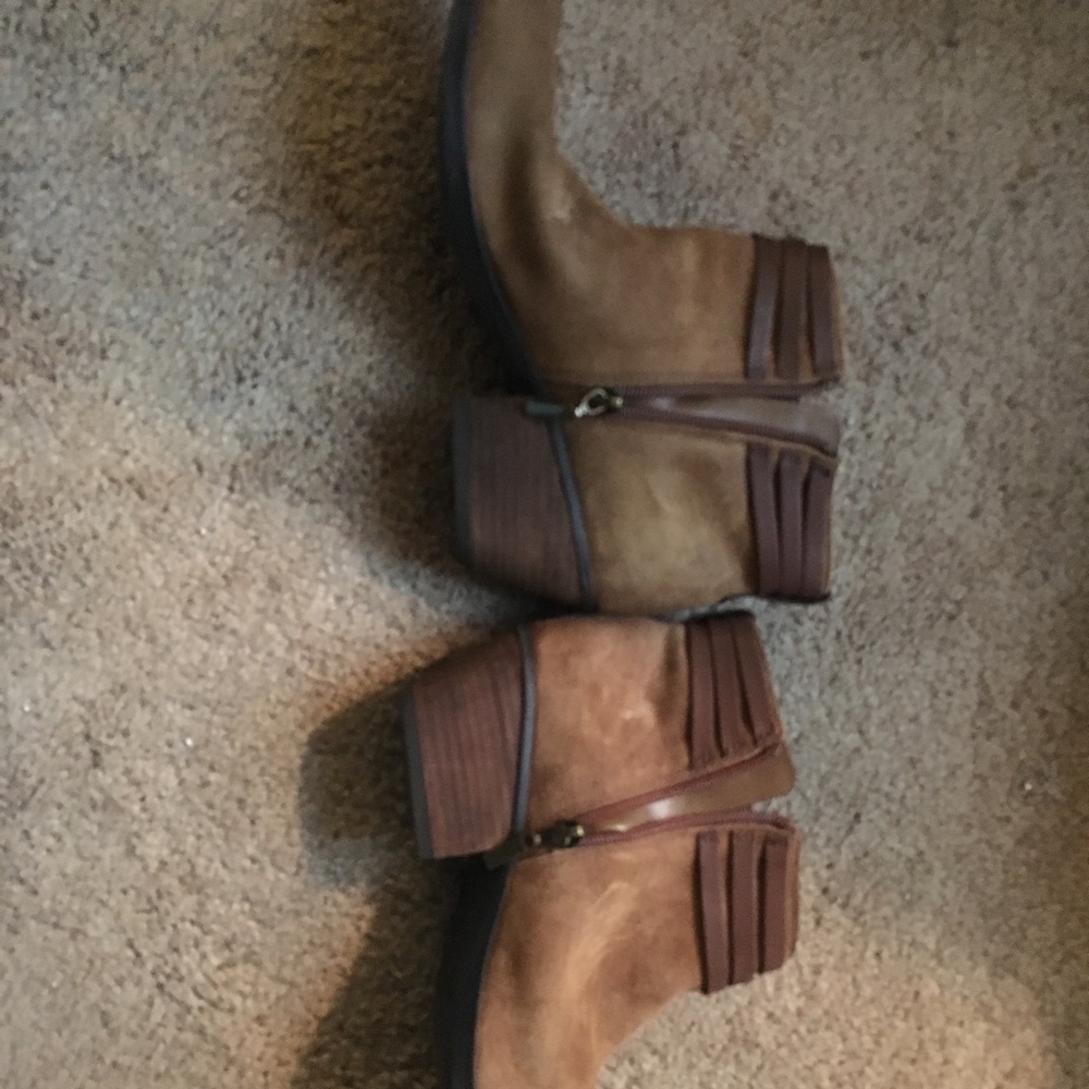 Clarks booties - Picture 2 of 4
